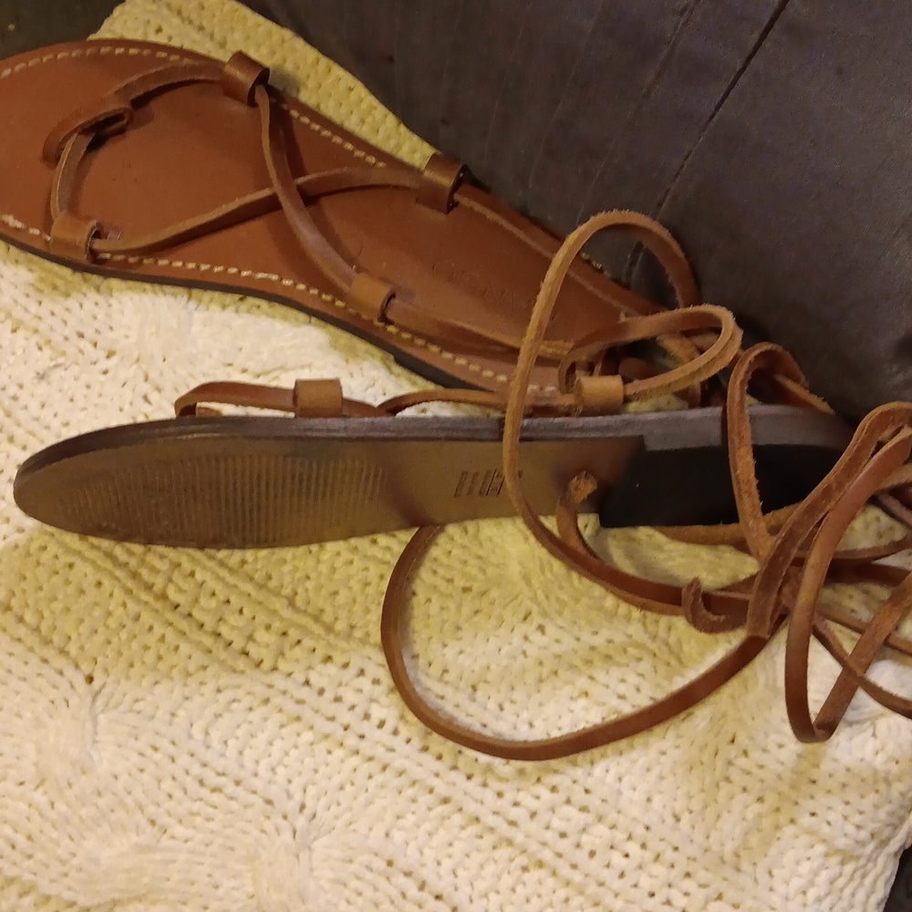 Sandle - Picture 2 of 3